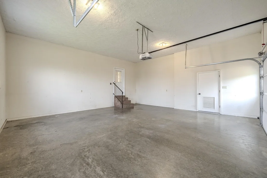 Photo of 565 BOWEN DR
