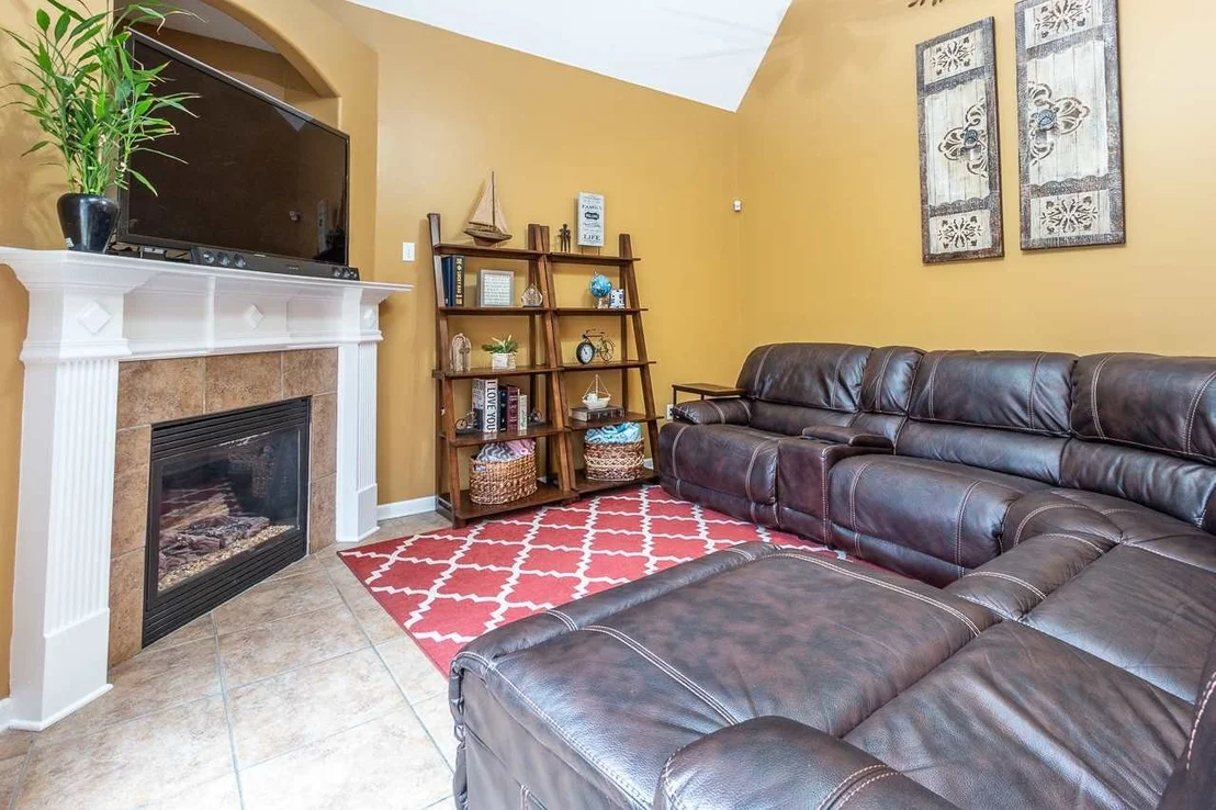 Photo of 6081 MAHER TRL