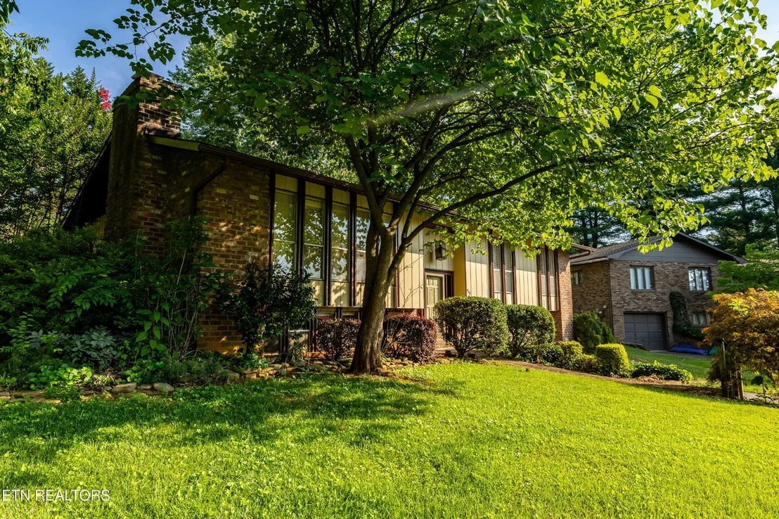 Photo of 936 Devon Circle