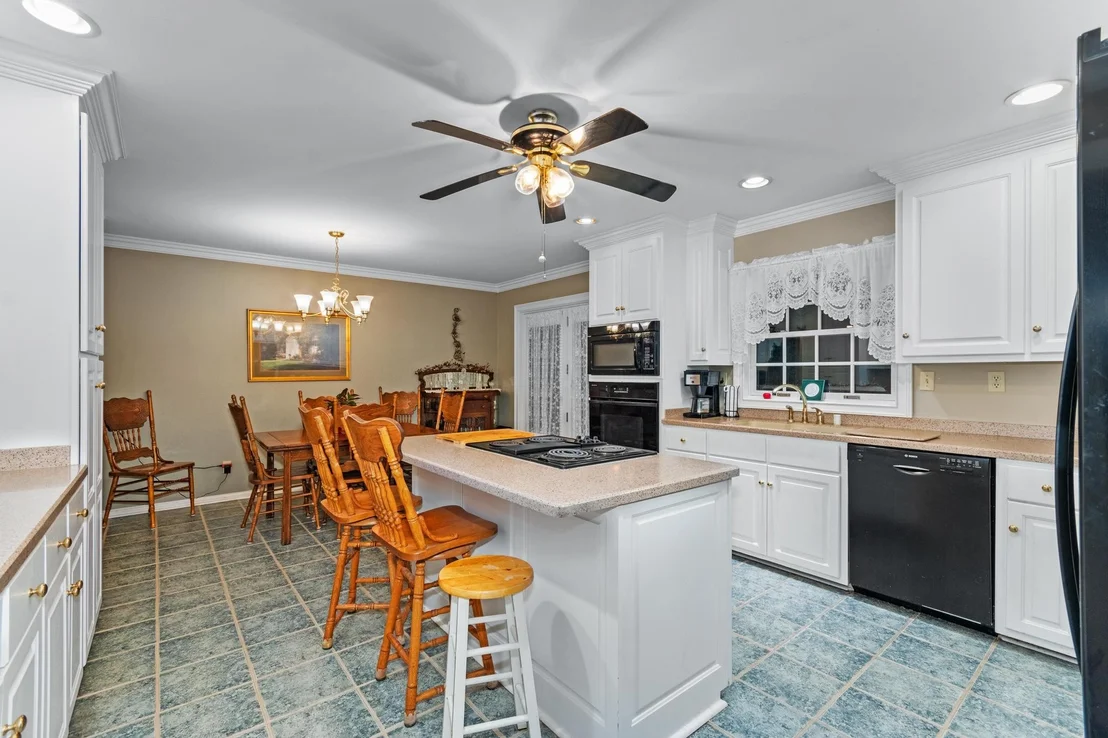 Photo of 225 Blue Springs Blvd
