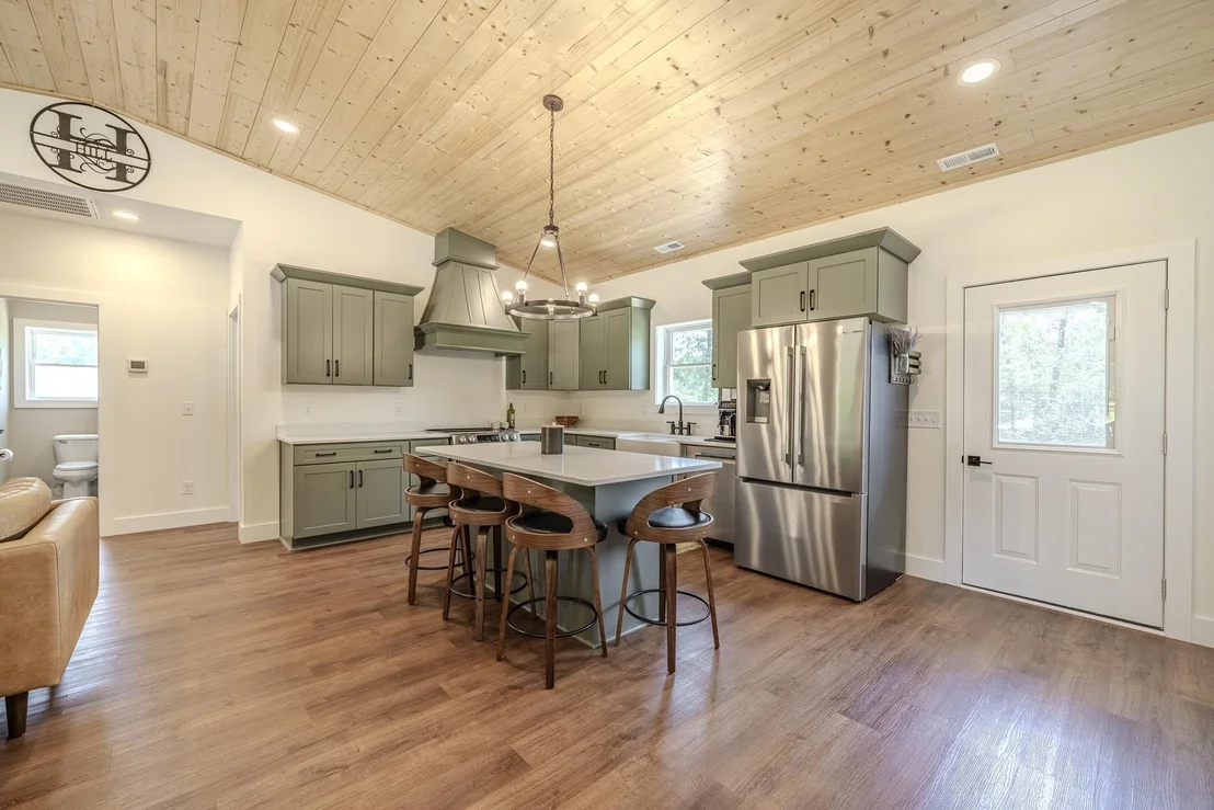 Photo of 395 WEST DR