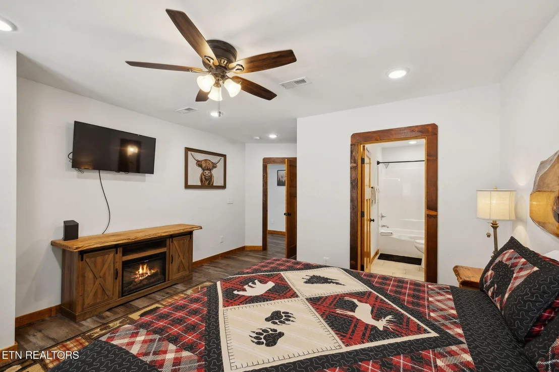 Photo of 330 Rainbow Circle