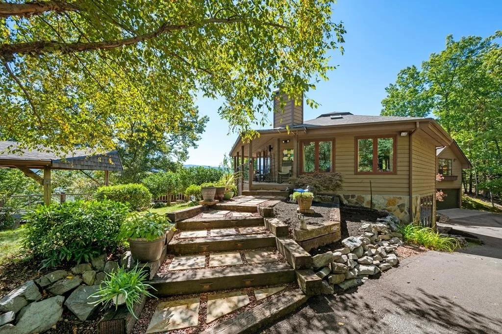 Photo of 2910 Mockingbird Way