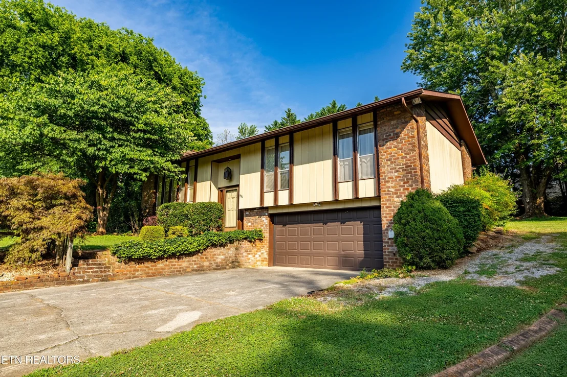 Photo of 936 Devon Circle