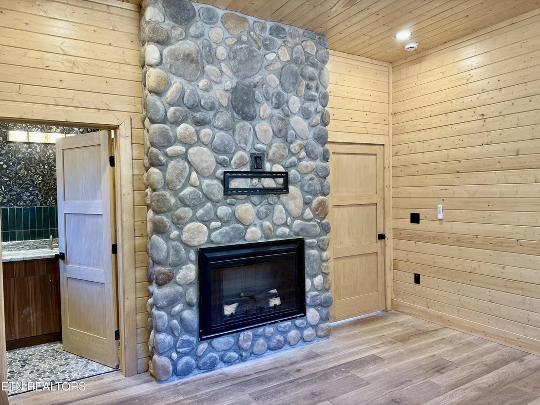 Photo of 1546 Bear Valley Rd