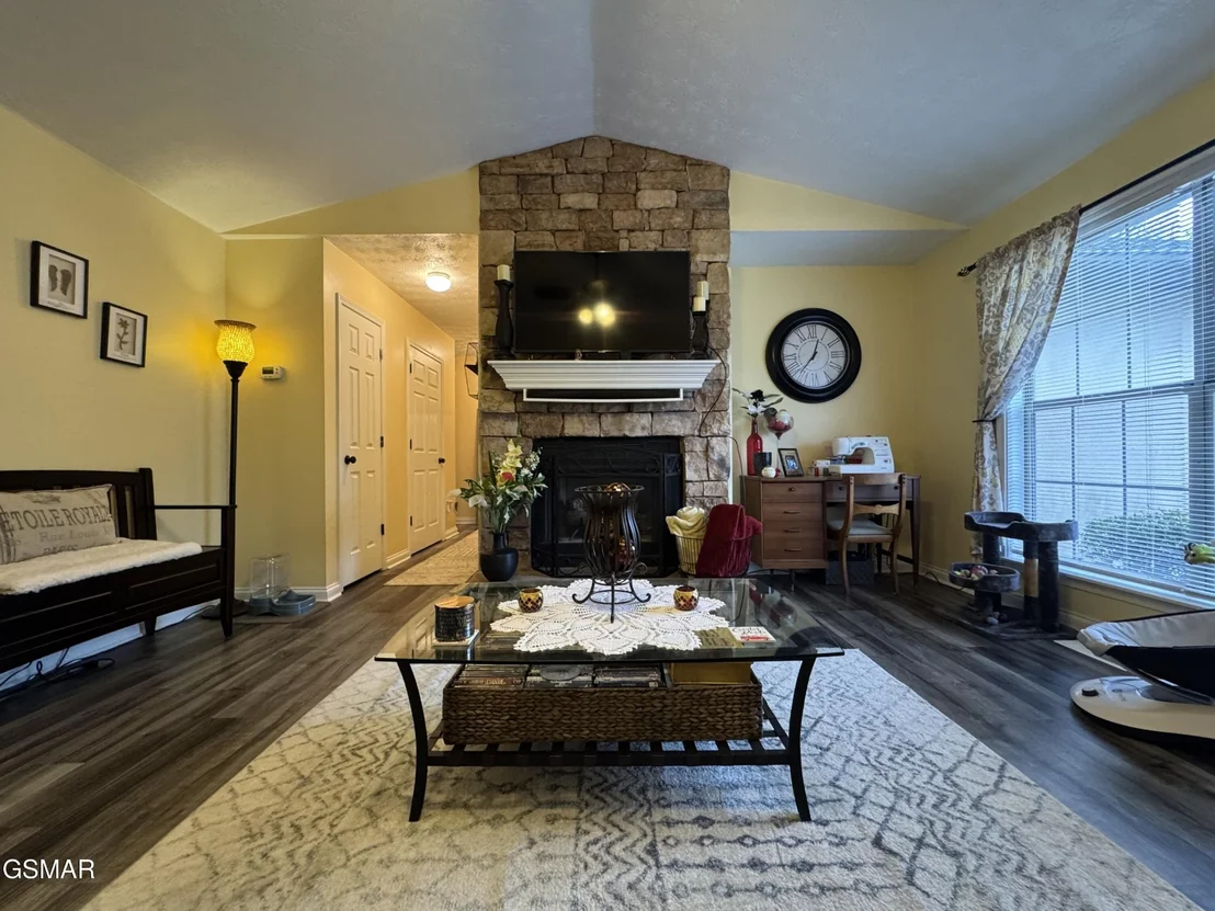 Photo of 628 Broadview Drive