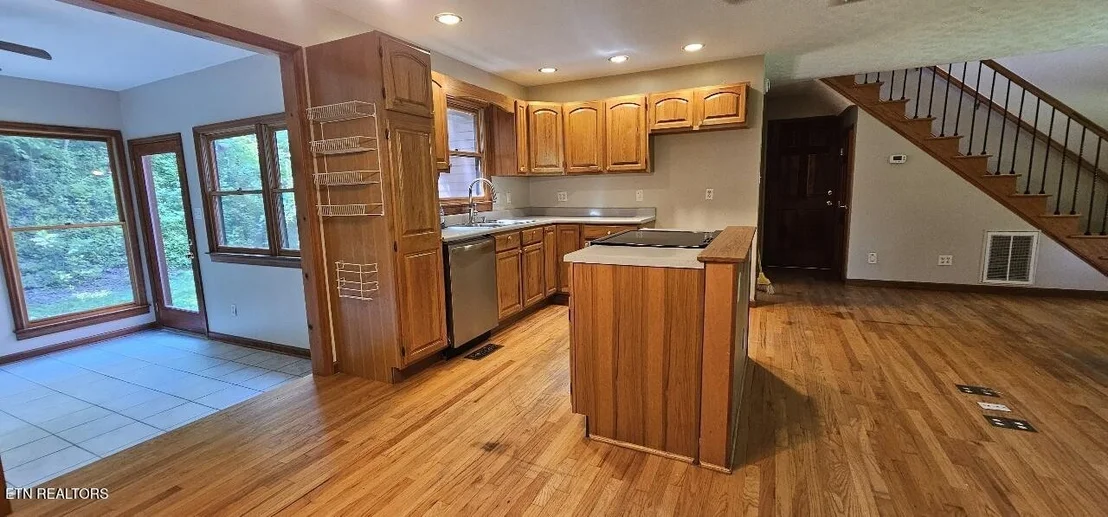 Photo of 360 Front St