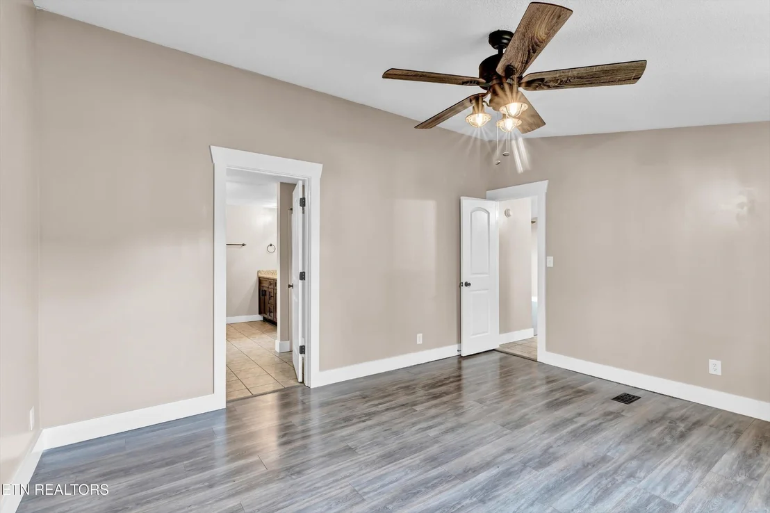 Photo of 102 2nd St