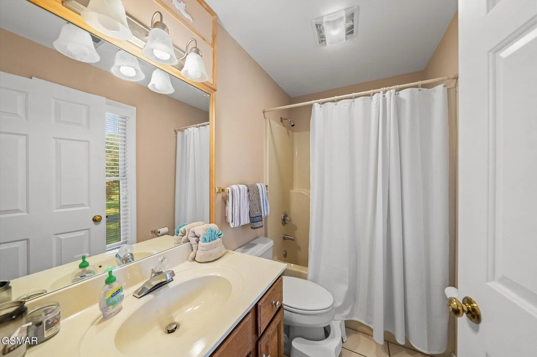 Photo of 1435 White Oak Drive