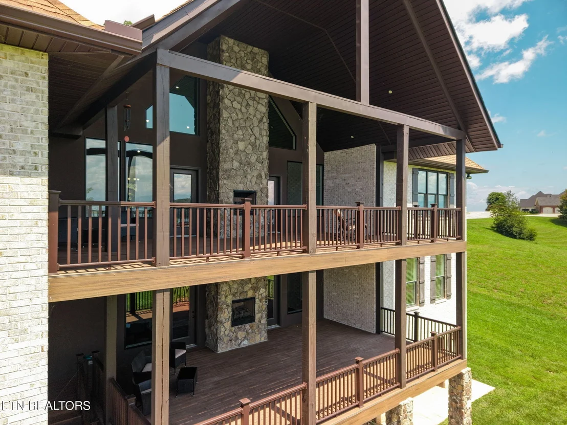 Photo of 1005 Enchanted Drive