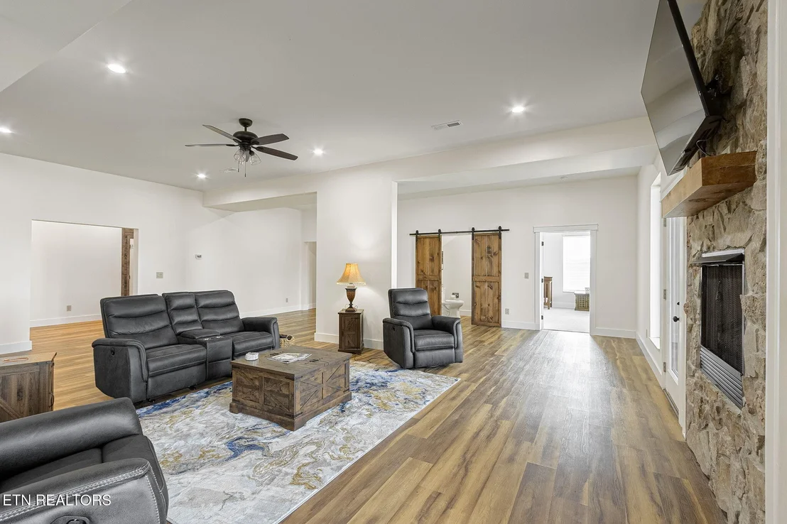 Photo of 1005 Enchanted Drive