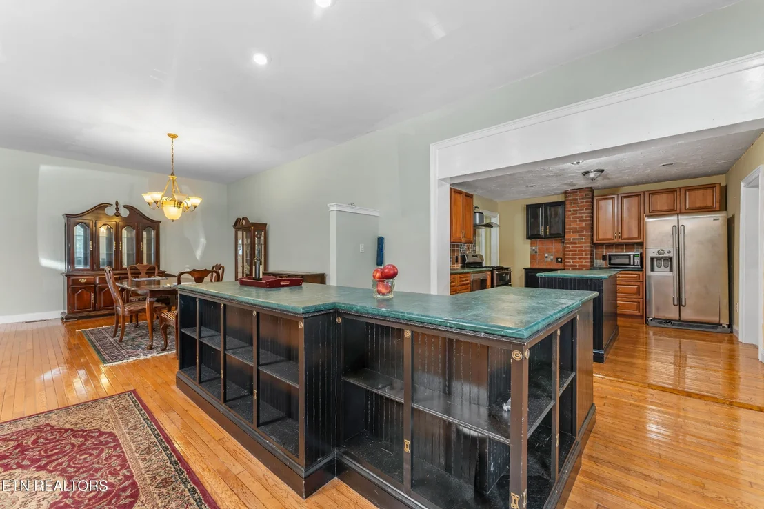 Photo of 702 Meadowview Drive