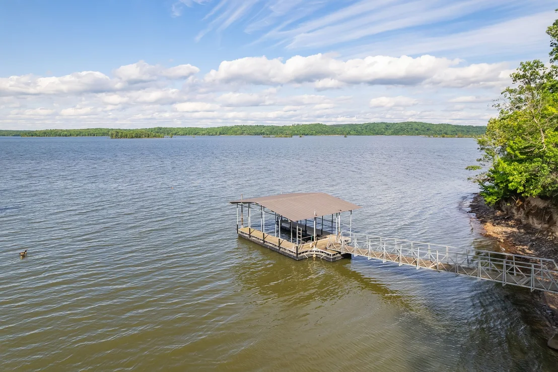 Photo of 685 River Oaks Dr