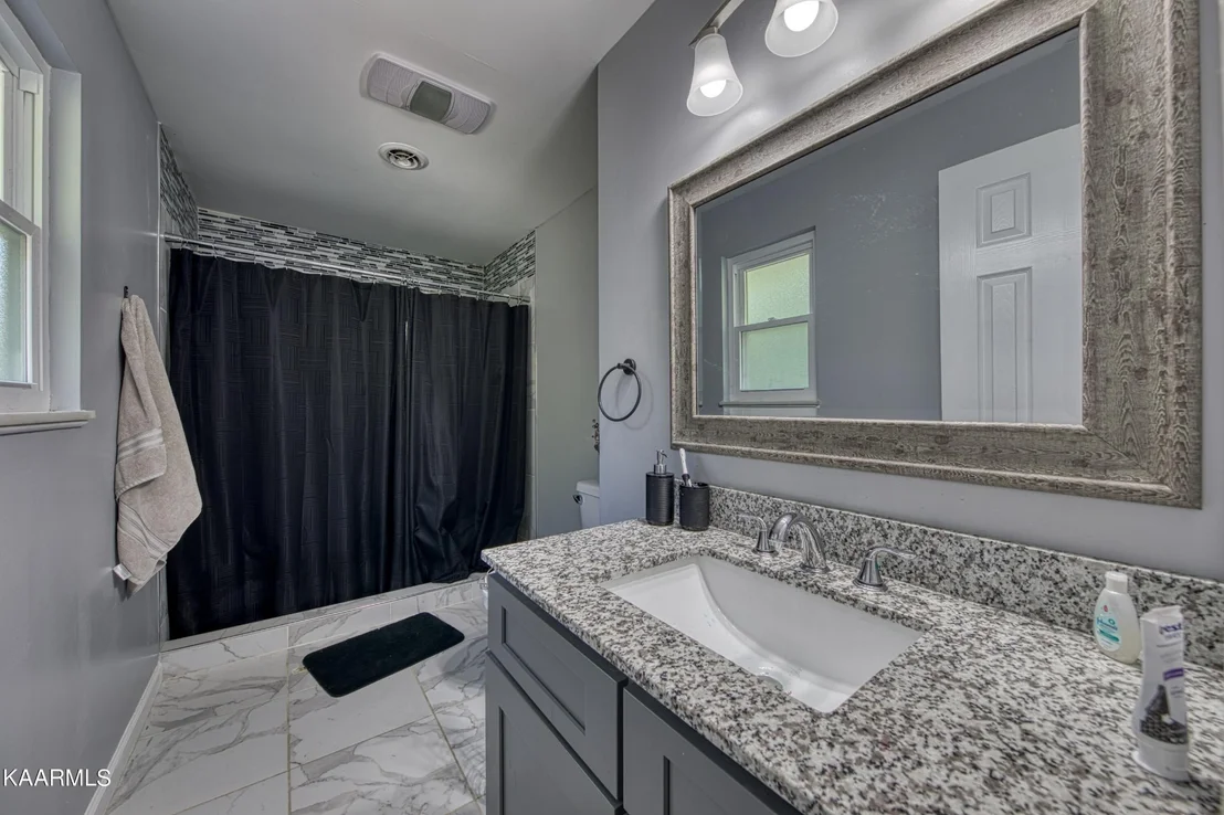 Photo of 215 Brooks Rd