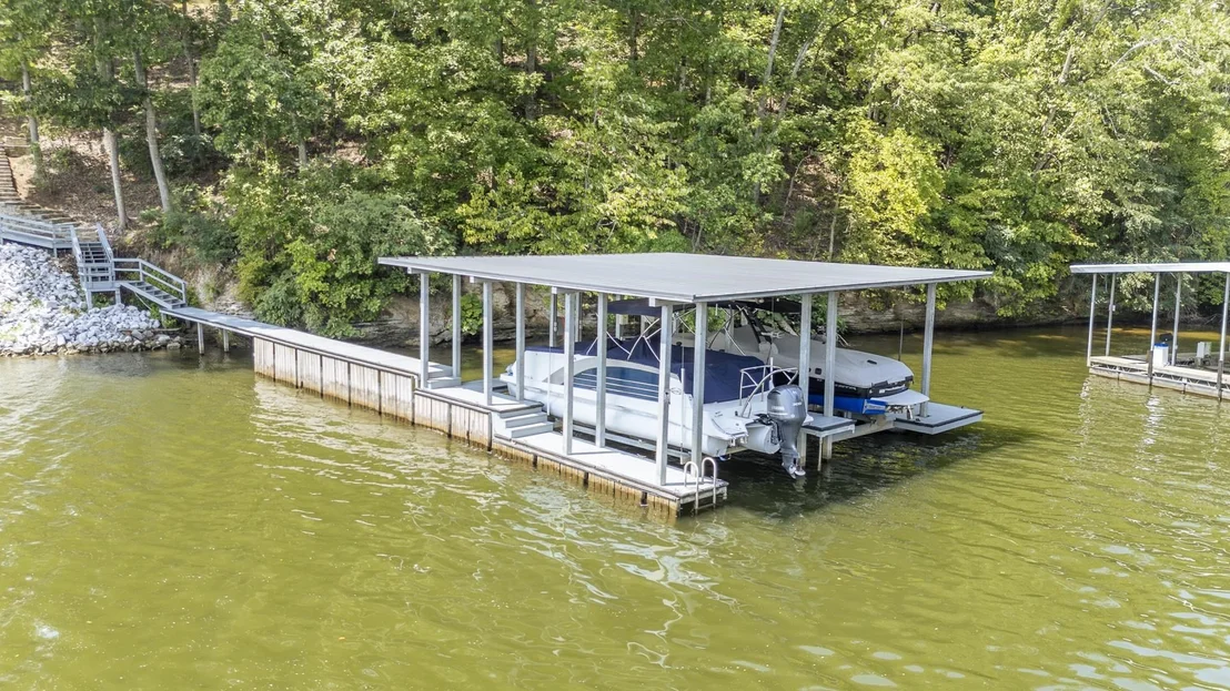 Photo of 199 LAKESHORE LN