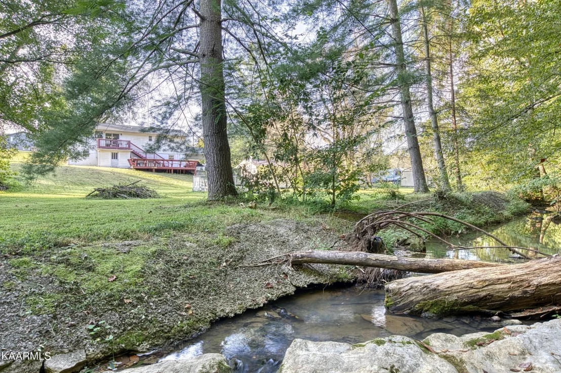 Photo of 215 Brooks Rd