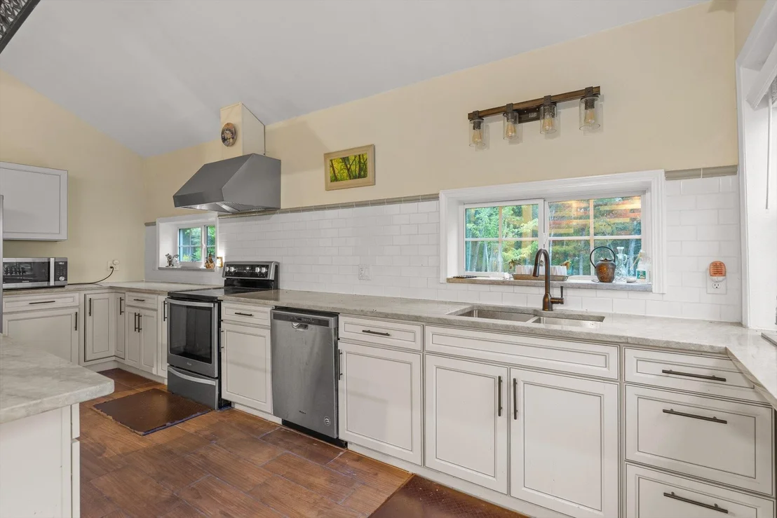 Photo of 400 Maple Trail