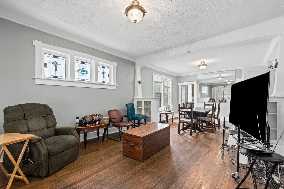 Photo of 985 FORREST AVE