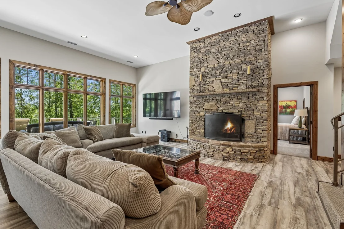 Photo of 2304 Backbone Rd