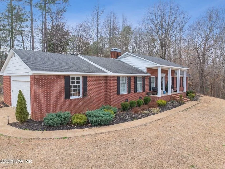Photo of 607 Colonial Dr