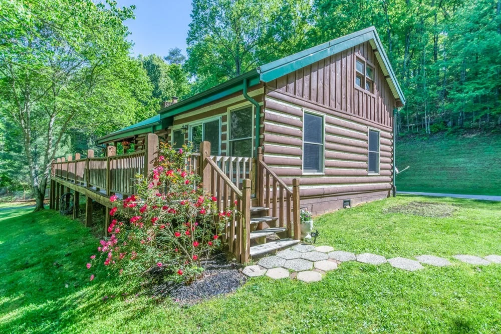Photo of 1049 Alpine Rd