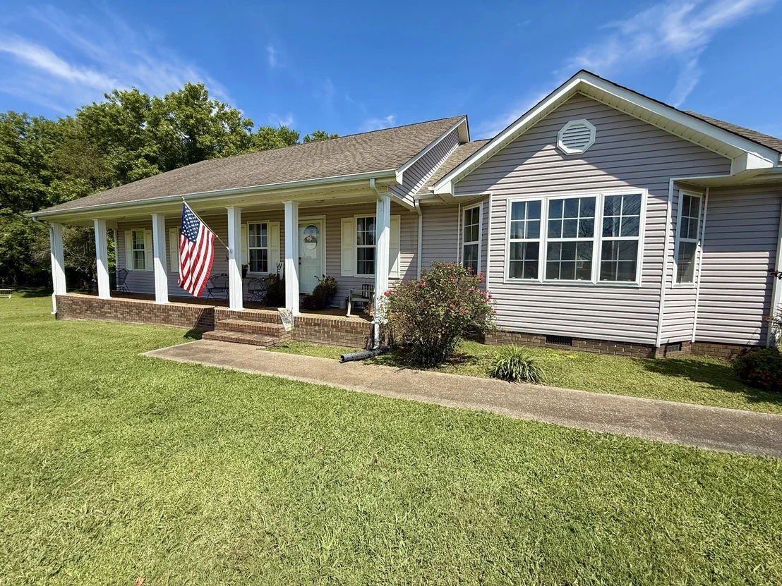 Photo of 594 Highway 64 W