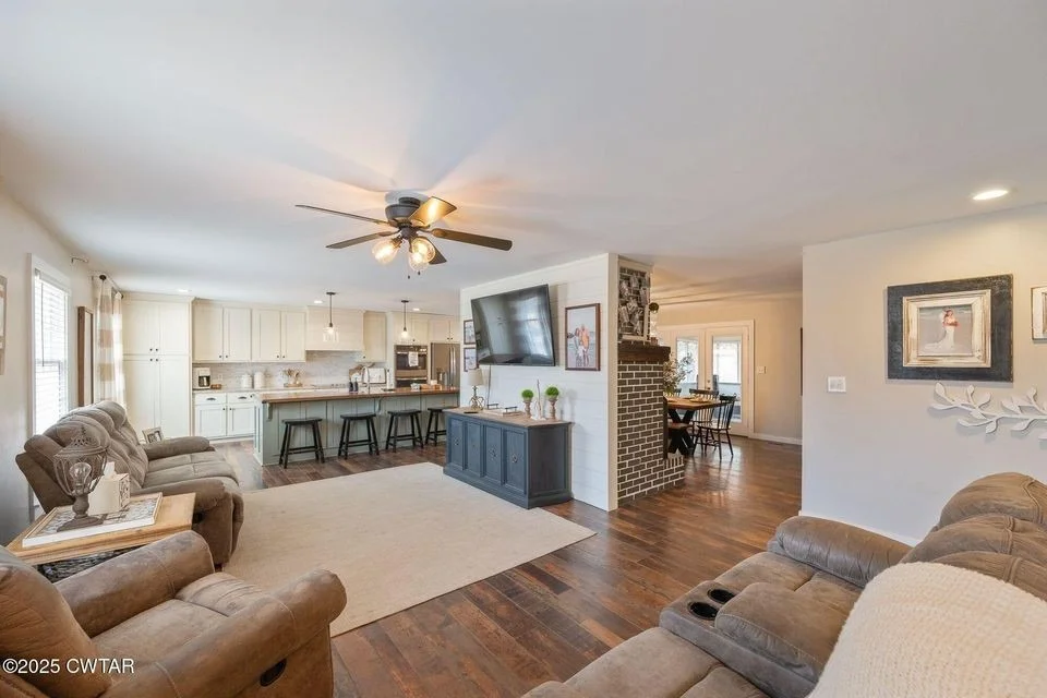 Photo of 607 Colonial Dr