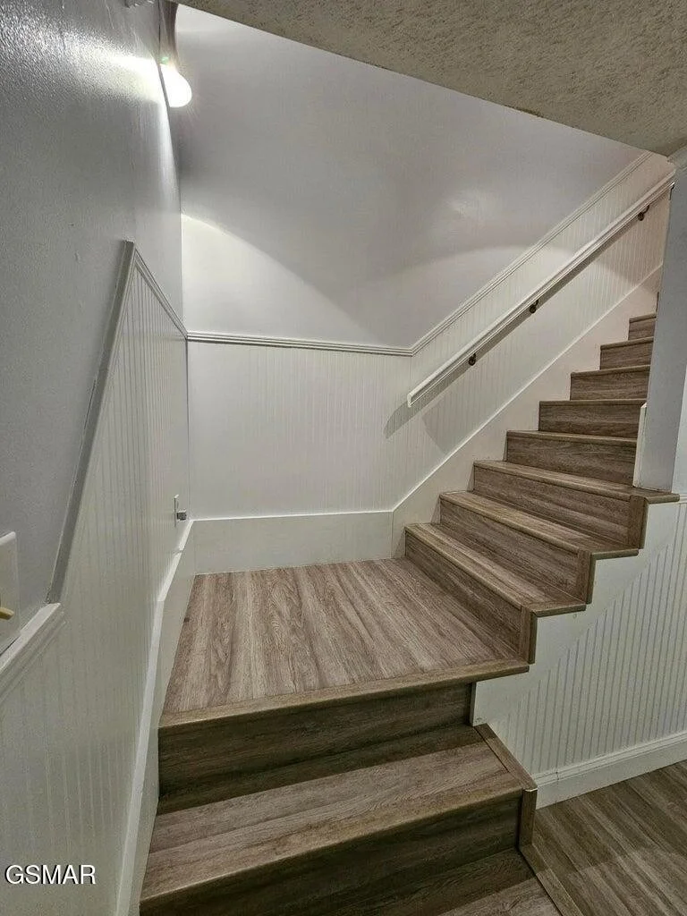 Photo of 716 White Oak Circle