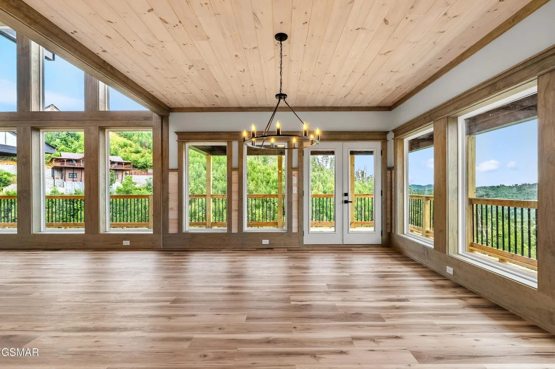 Photo of 745 Pinecrest Drive