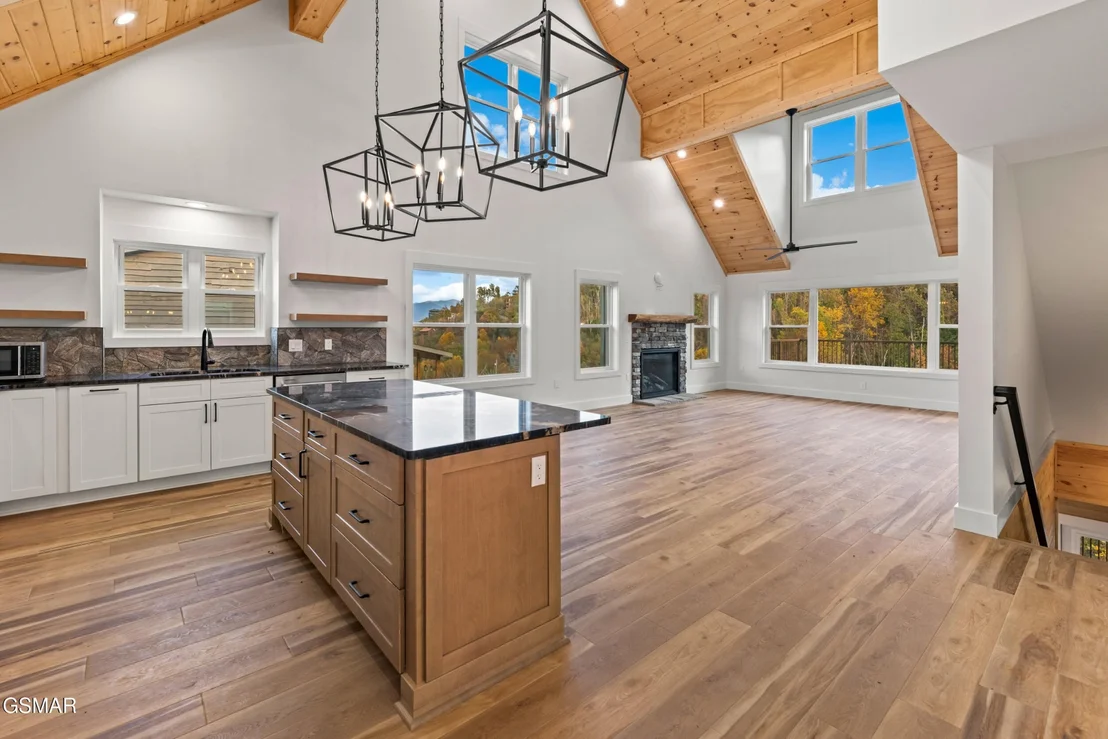 Photo of 652 Pinecrest Drive
