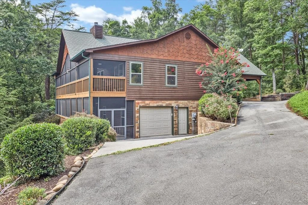 Photo of 1035 Shadow Ridge Drive