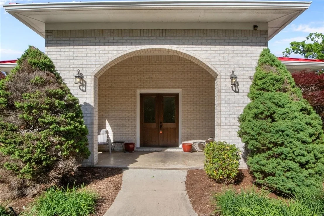 Photo of 867 River Oaks Dr