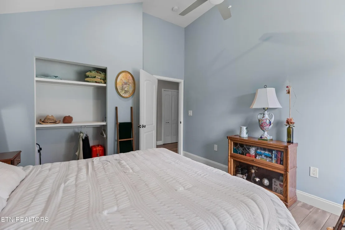 Photo of 386 White Oak Circle