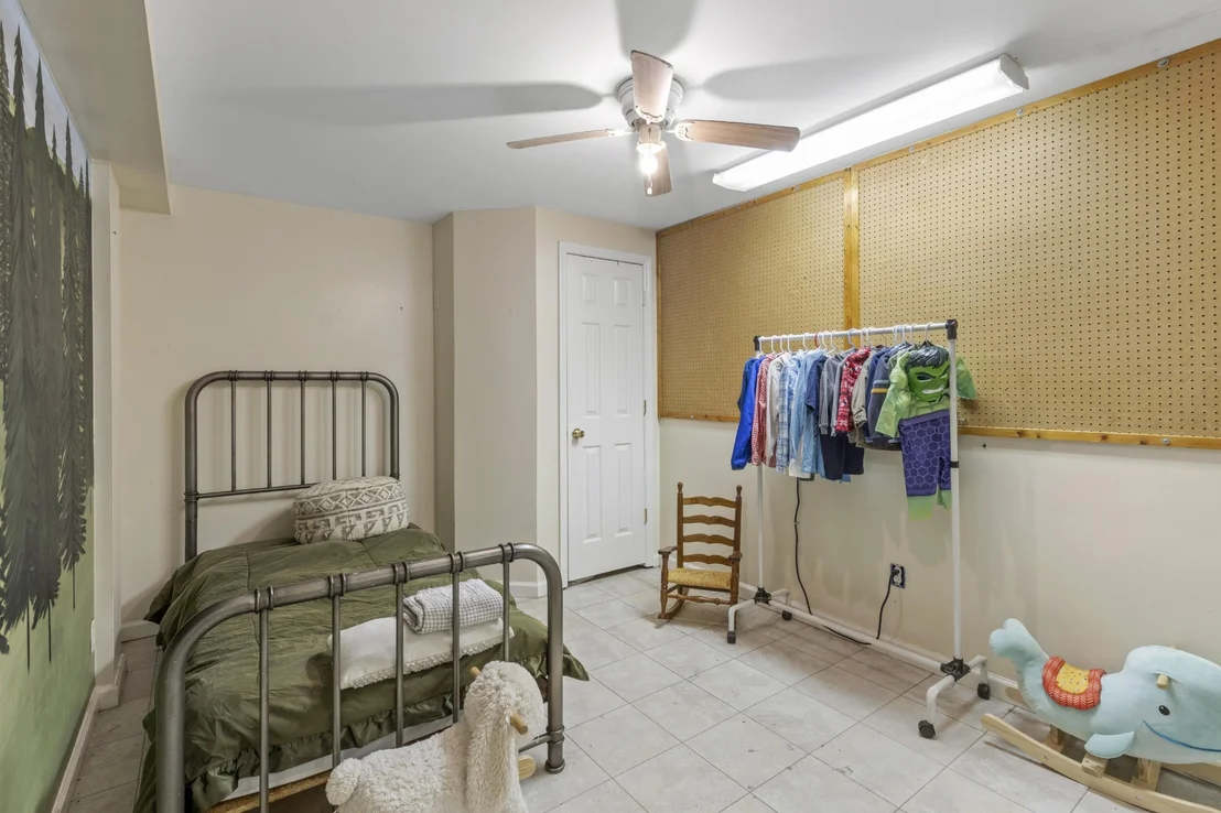 Photo of 2077 Saunders Road