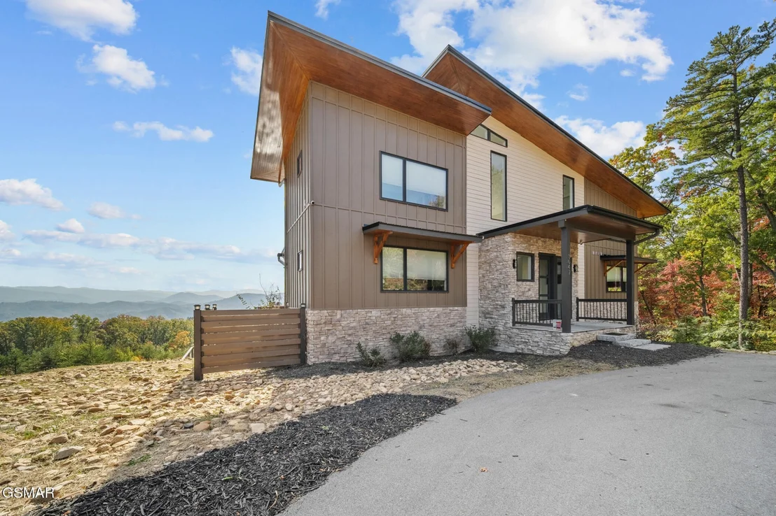 Photo of 3047 Mountaineer Trail