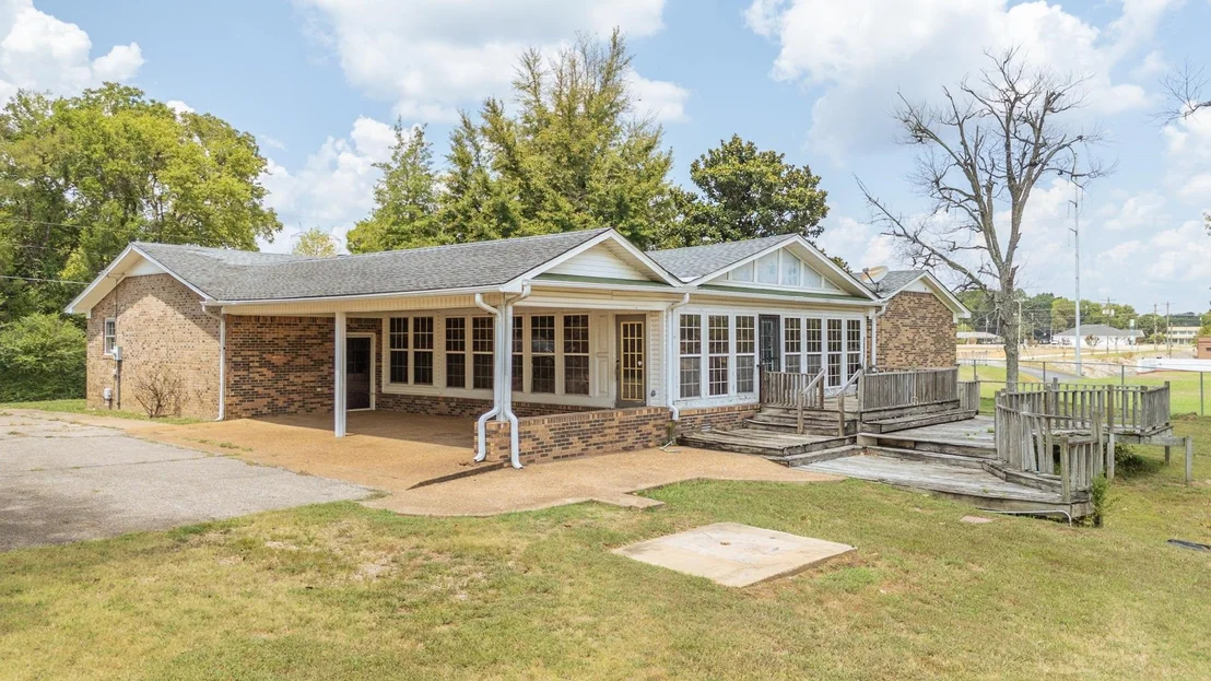Photo of 70 RIVERSIDE DR