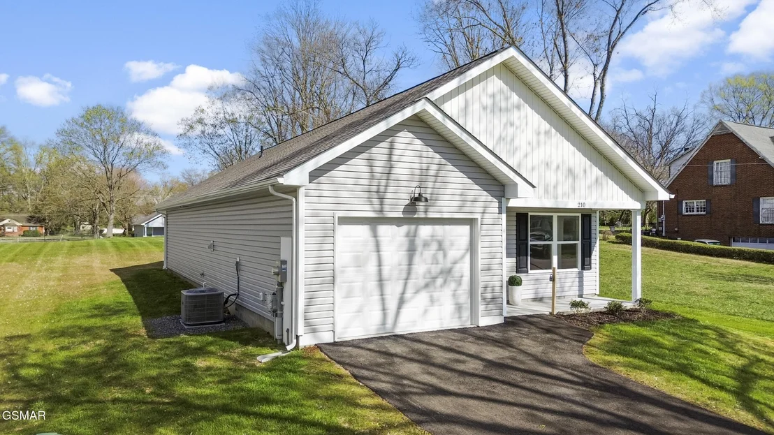 Photo of 210 Baylor Avenue