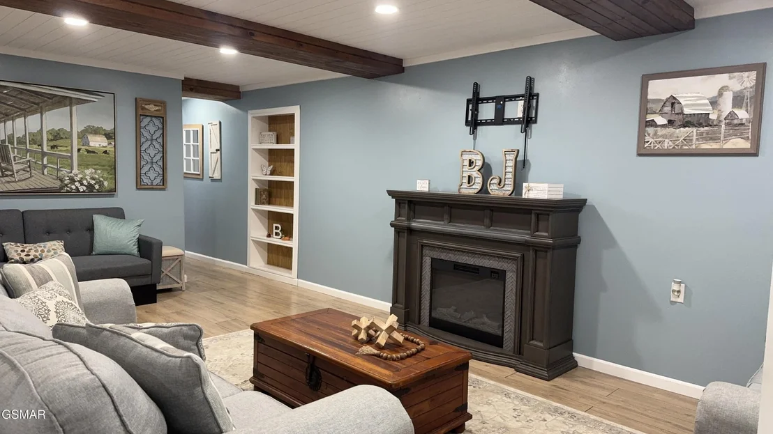 Photo of 430 Spicer Lane