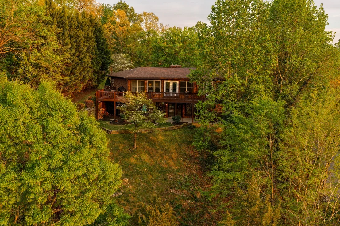 Photo of 979 Clift Cave Road