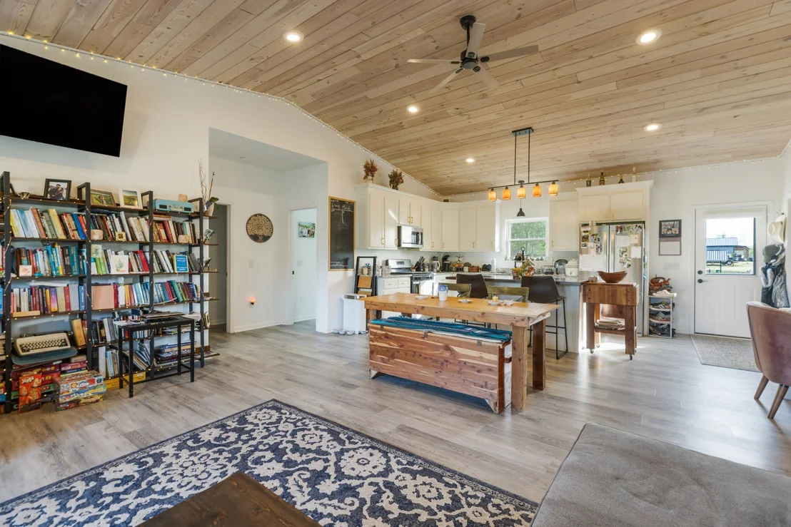 Photo of 448 Duncan Cir