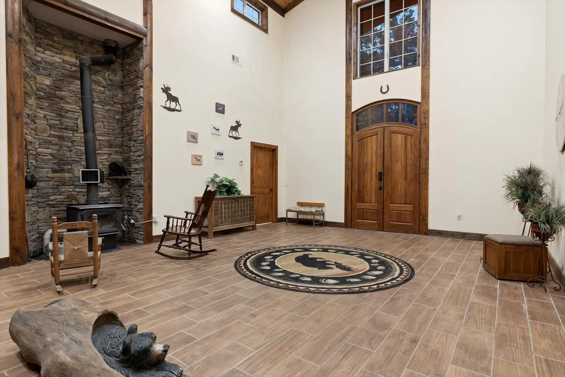 Photo of 400 Maple Trail