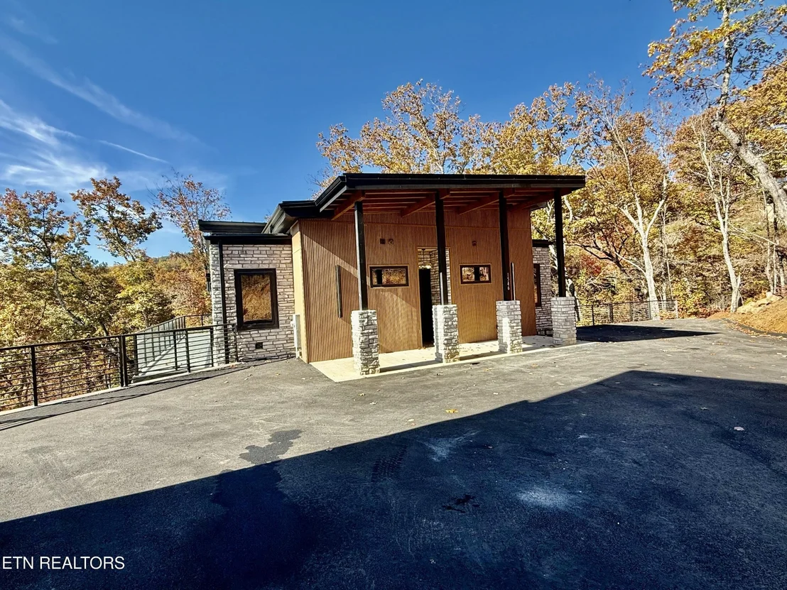 Photo of 1546 Bear Valley Rd