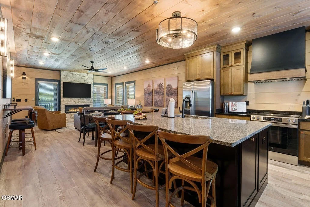 Photo of 637 Summer Valley Way