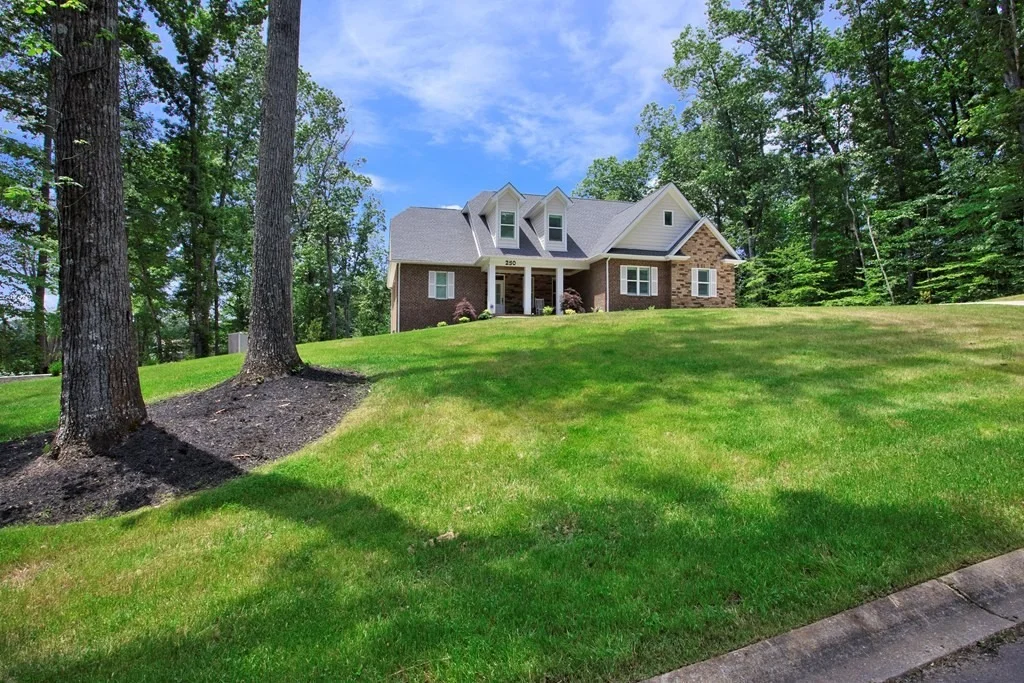 Photo of 250 Blount Circle