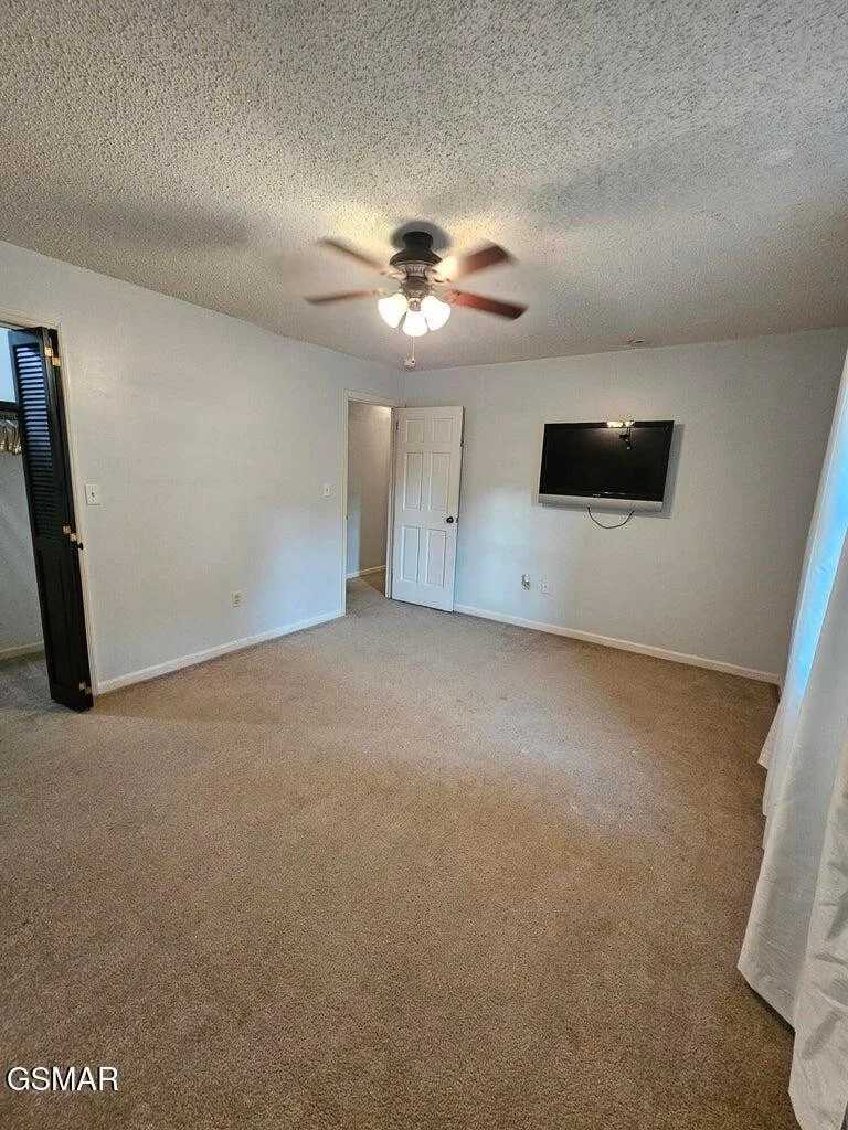 Photo of 716 White Oak Circle