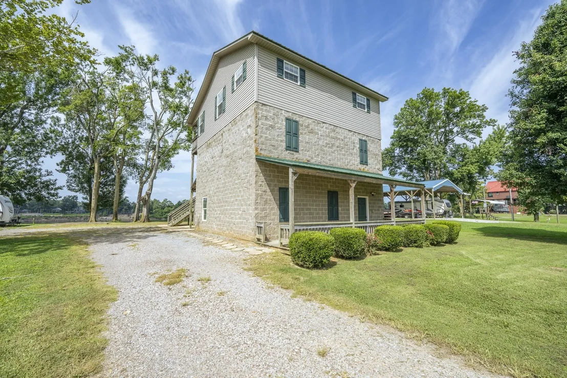 Photo of 965 ARNOLD LN