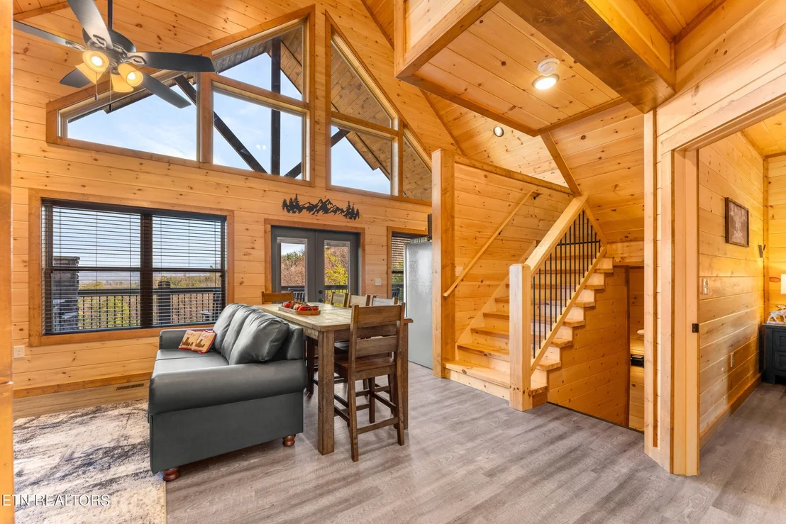 Photo of 804 Peak Loop Way