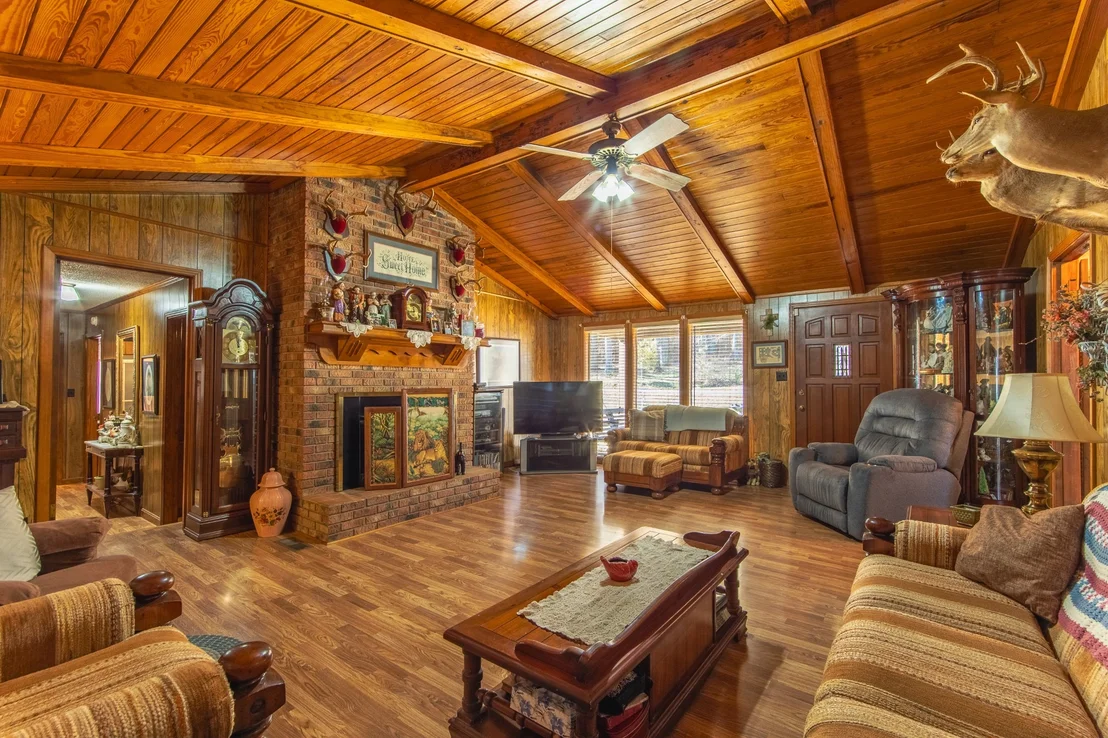 Photo of 605 Robinson Rd