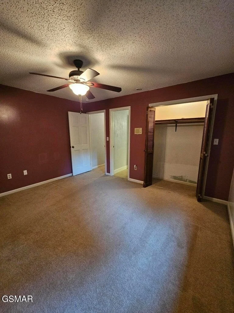 Photo of 716 White Oak Circle