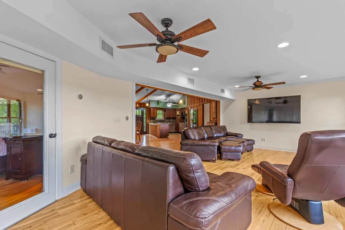 Photo of 979 Clift Cave Road
